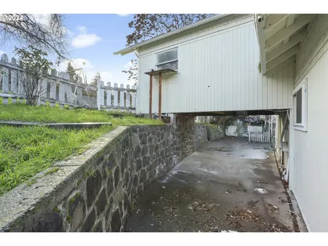 1916 E 10th Street The Dalles OR 97058