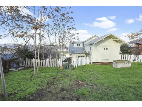 1916 E 10th Street The Dalles OR 97058