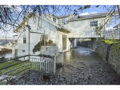 1916 E 10th Street The Dalles OR 97058
