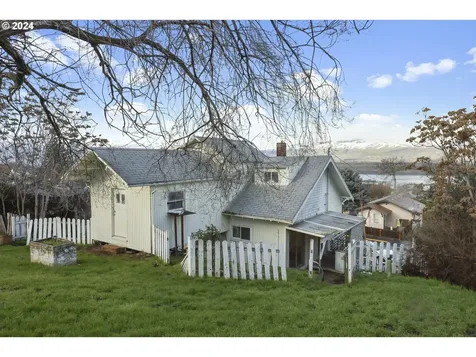 1916 E 10th Street The Dalles OR 97058