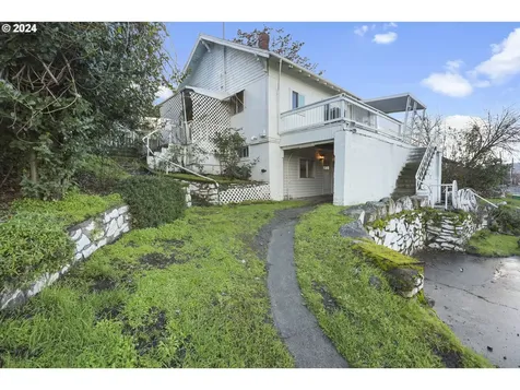 1916 E 10th Street The Dalles OR 97058