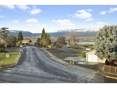 1916 E 10th Street The Dalles OR 97058