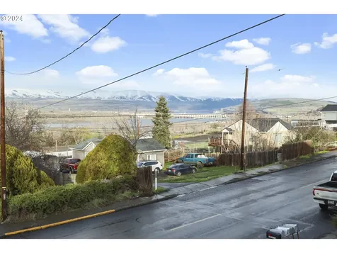 1916 E 10th Street The Dalles OR 97058