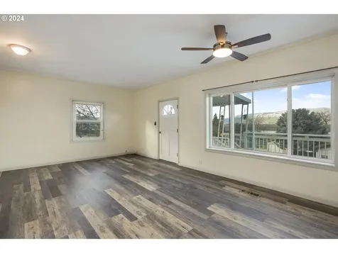 1916 E 10th Street The Dalles OR 97058