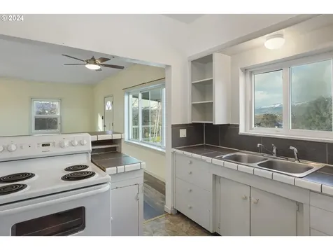 1916 E 10th Street The Dalles OR 97058