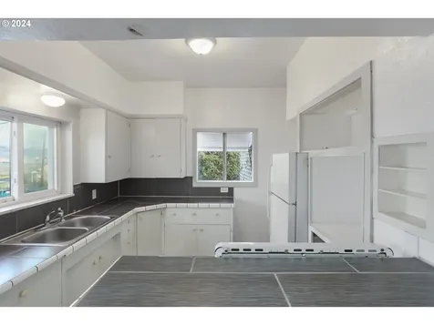 1916 E 10th Street The Dalles OR 97058