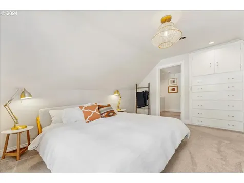 6844 SW 55th Avenue Portland OR 97219