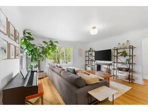 6844 SW 55th Avenue Portland OR 97219