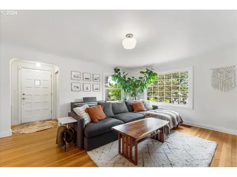 6844 SW 55th Avenue Portland OR 97219