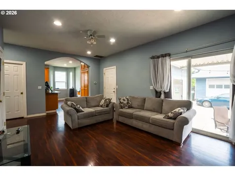 4120 45th Avenue NE Salem OR 97305
