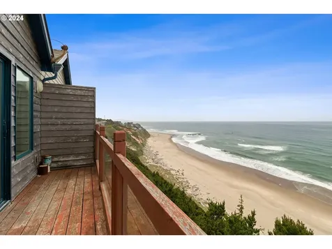 1933 SW Coast Avenue Lincoln City OR 97367