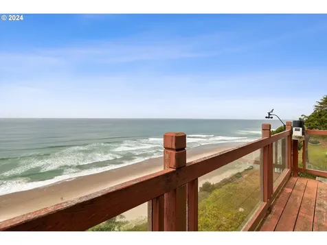 1933 SW Coast Avenue Lincoln City OR 97367
