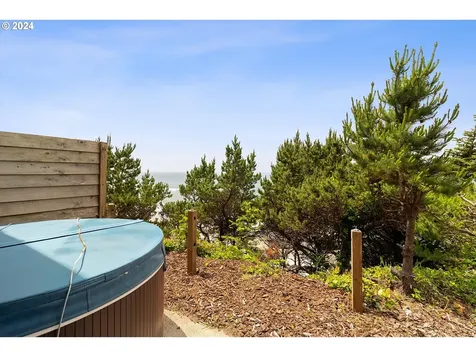 1933 SW Coast Avenue Lincoln City OR 97367