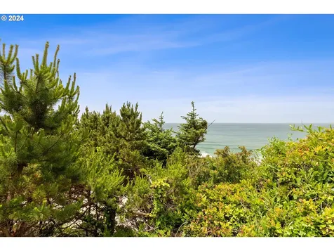1933 SW Coast Avenue Lincoln City OR 97367