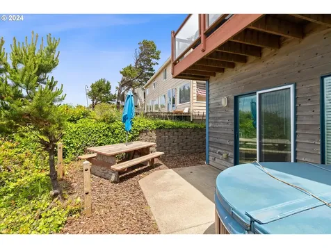 1933 SW Coast Avenue Lincoln City OR 97367