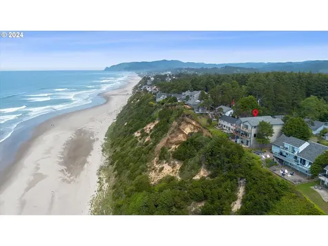 1933 SW Coast Avenue Lincoln City OR 97367