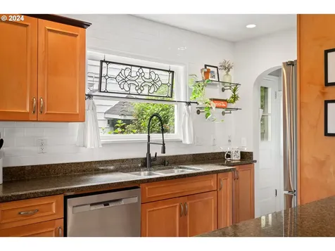 125 W 37th Street Vancouver WA 98660