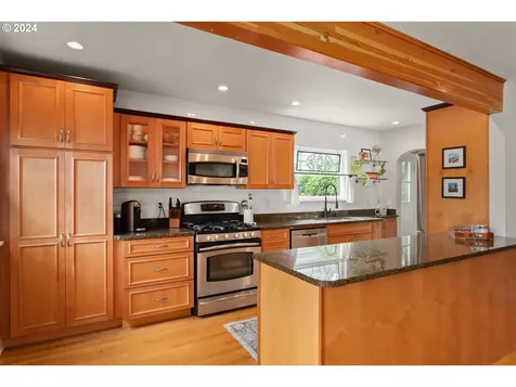 125 W 37th Street Vancouver WA 98660
