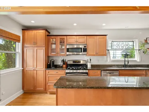 125 W 37th Street Vancouver WA 98660