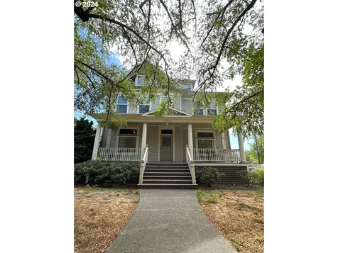 1304 SE Madison Street Portland OR 97214