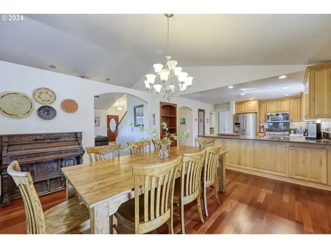 766 S 47th Place Springfield OR 97478