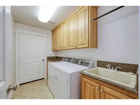 766 S 47th Place Springfield OR 97478