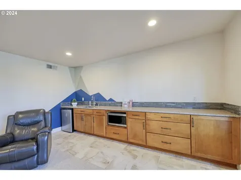 766 S 47th Place Springfield OR 97478