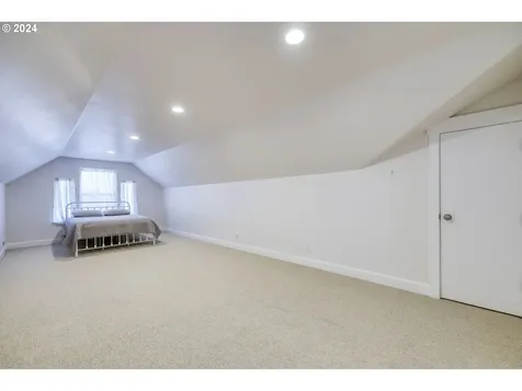 766 S 47th Place Springfield OR 97478