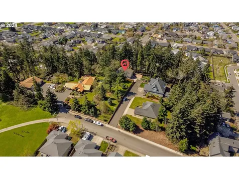 766 S 47th Place Springfield OR 97478