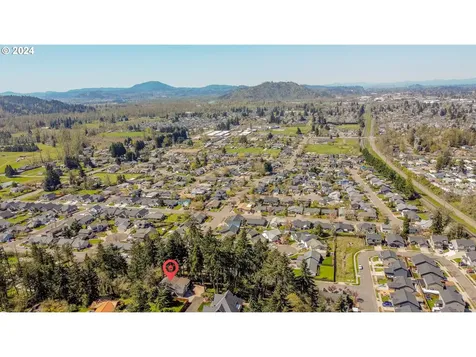 766 S 47th Place Springfield OR 97478