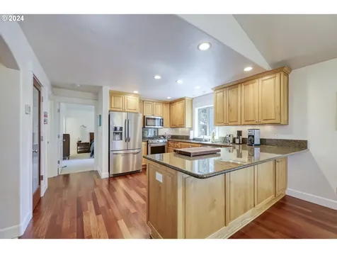 766 S 47th Place Springfield OR 97478