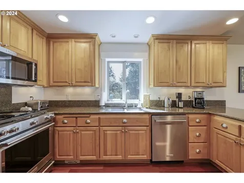 766 S 47th Place Springfield OR 97478
