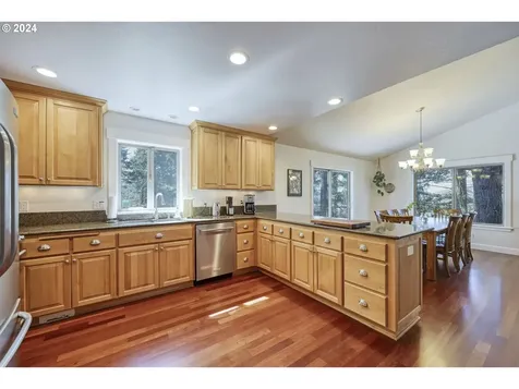 766 S 47th Place Springfield OR 97478