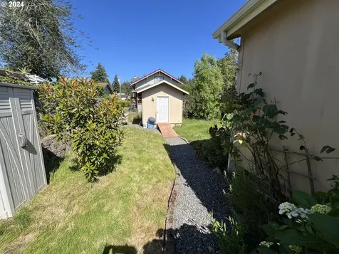 62 N Elliott Street Coquille OR 97423