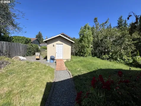 62 N Elliott Street Coquille OR 97423