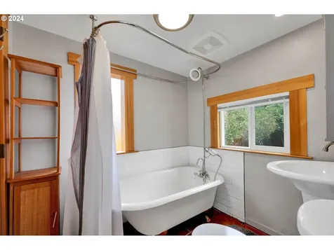 1378 W 11th Avenue Eugene OR 97402