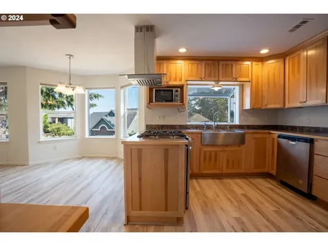 6955 Glacier Drive Springfield OR 97478