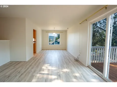 6955 Glacier Drive Springfield OR 97478