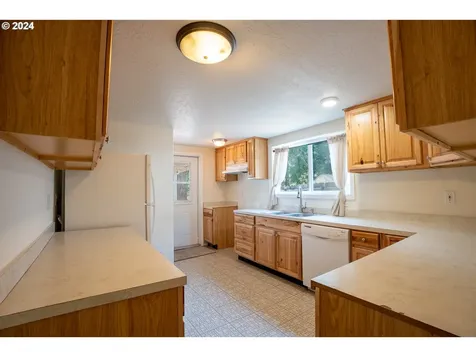 6955 Glacier Drive Springfield OR 97478