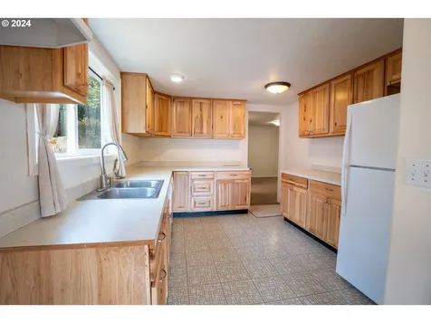 6955 Glacier Drive Springfield OR 97478