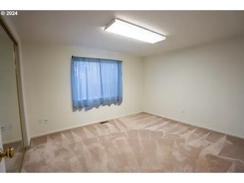 6955 Glacier Drive Springfield OR 97478