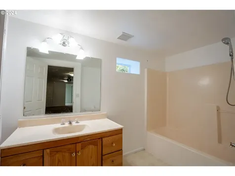 6955 Glacier Drive Springfield OR 97478