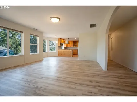 6955 Glacier Drive Springfield OR 97478