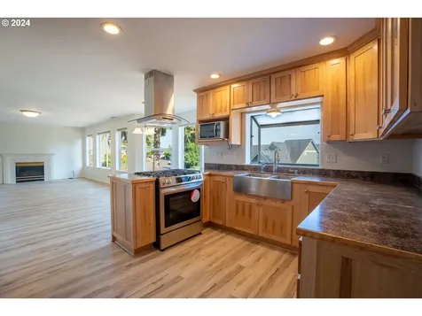 6955 Glacier Drive Springfield OR 97478