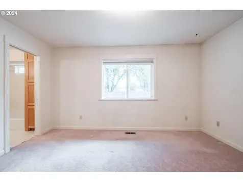 22 N 5th Street Lebanon OR 97355