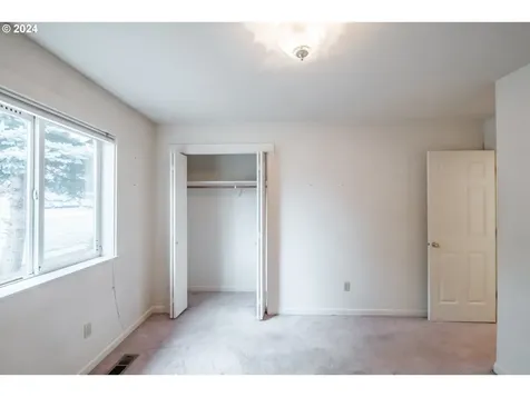 22 N 5th Street Lebanon OR 97355