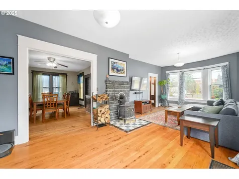 7127 NE 10th Avenue Portland OR 97211