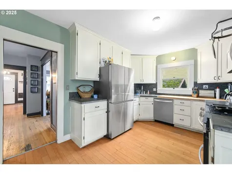 7127 NE 10th Avenue Portland OR 97211