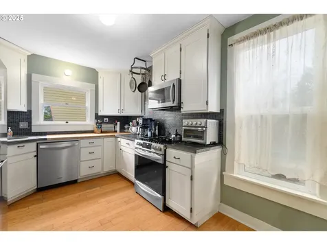 7127 NE 10th Avenue Portland OR 97211