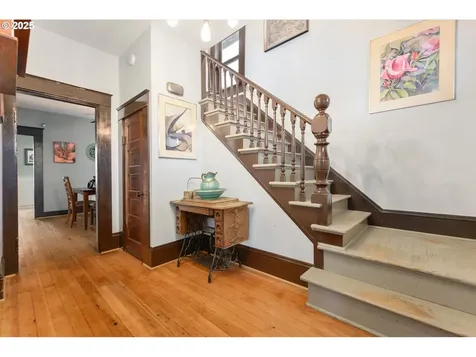 7127 NE 10th Avenue Portland OR 97211